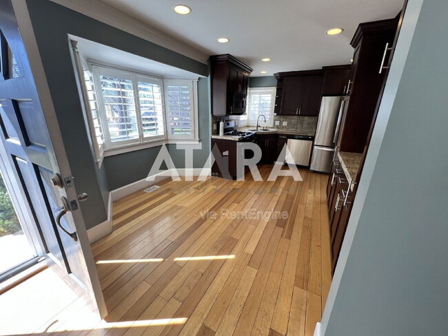 Building Photo - 2559 Wilmington Ave