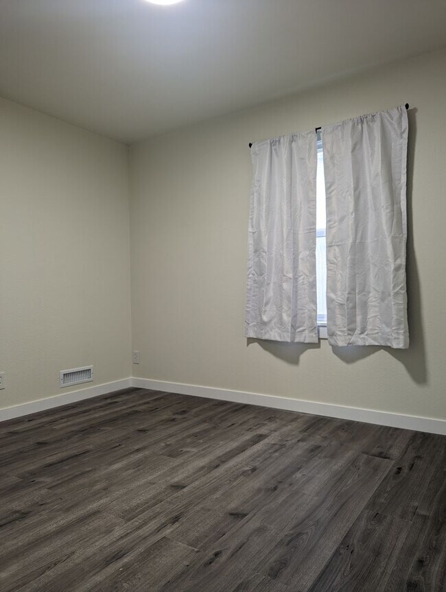 Building Photo - Quaint 2 bedroom Craigmont house