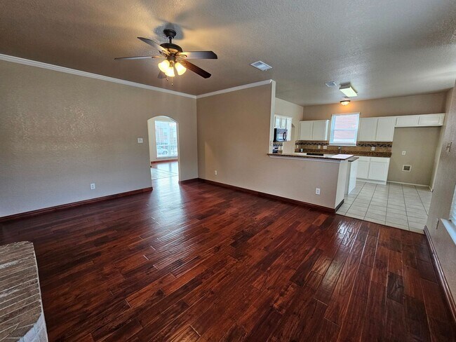 Building Photo - Spacious & Inviting 6-Bedroom Cedar Hill Home – Perfect for Your Next Move