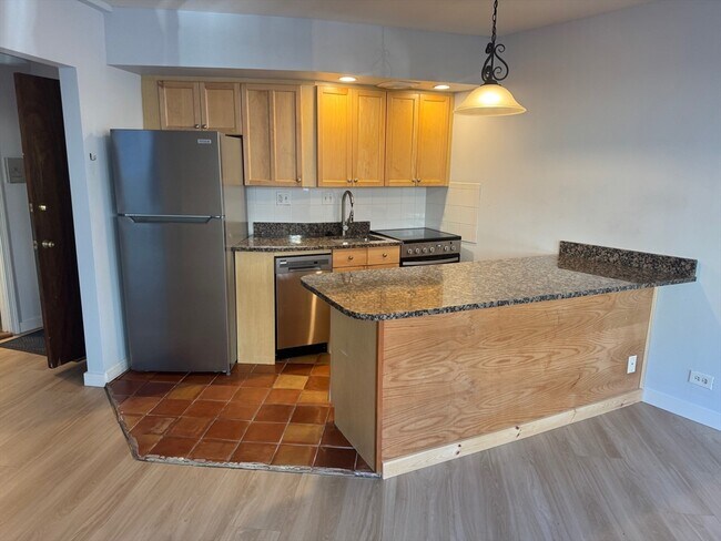 Building Photo - 516 Green St