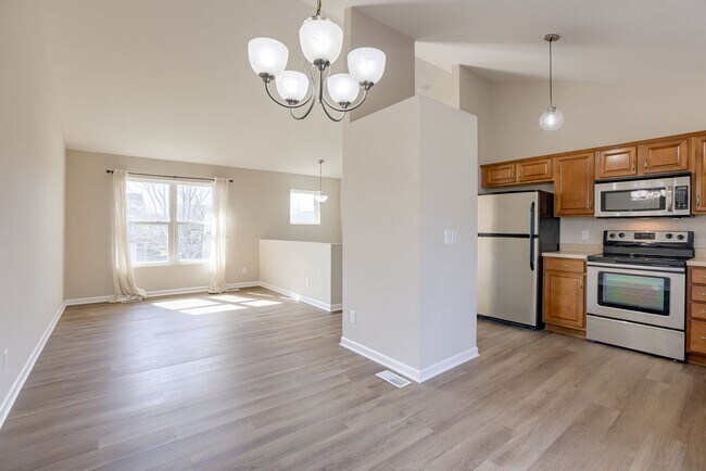 Building Photo - Bright & Spacious Elkhorn Home with Finish...