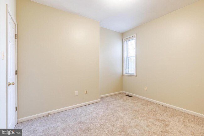 Building Photo - 1025 S Hanover St