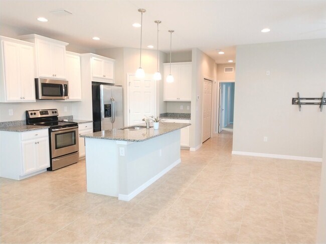 Building Photo - Impressive Annual Unfurnished Condo with C...