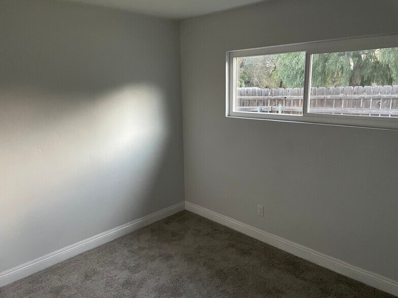 Building Photo - 1222 Willowside Ter