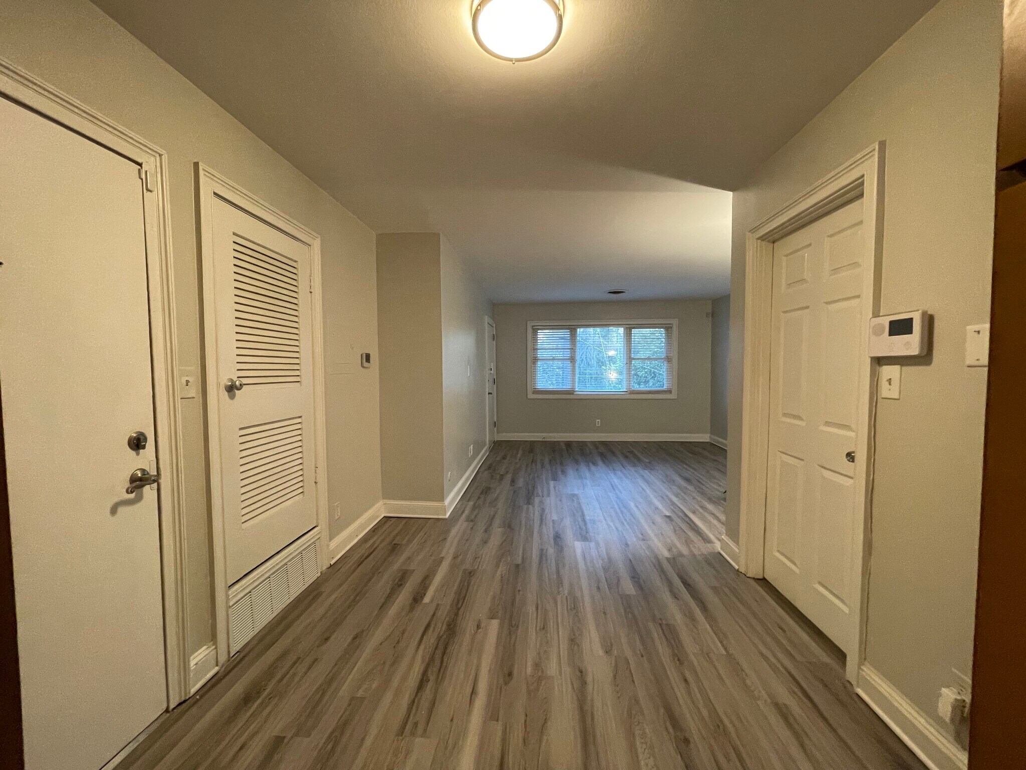 Building Photo - 3668 Kingsboro Rd NE