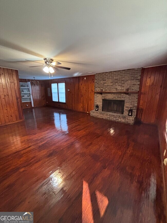 Building Photo - 44 Olympic Ln