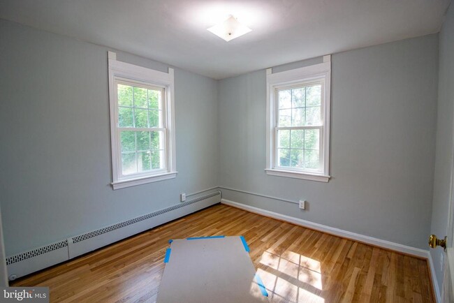 Building Photo - 7210 Hickory St