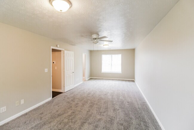 Building Photo - 2175 Red Rose Ln