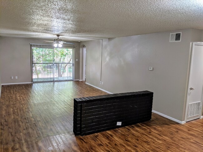 Building Photo - 1517 Summer Stone Dr