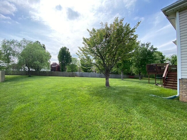 Building Photo - 3672 Fieldstone Dr
