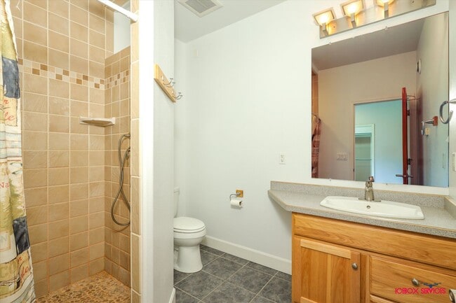 Building Photo - 2 BD, 2 BA Single-Family with Airstrip acc...