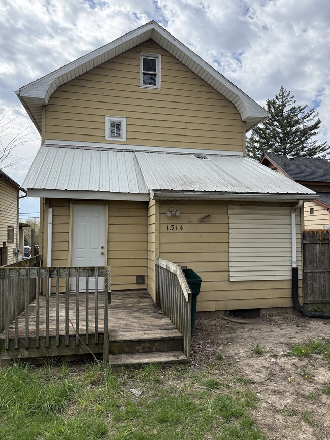 Building Photo - 1561 Massachusetts Ave