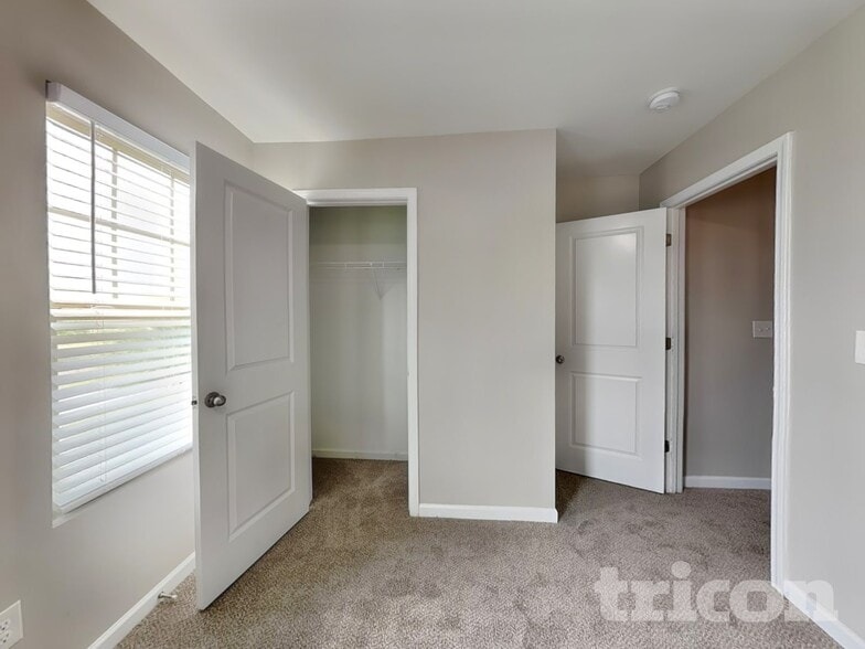 Building Photo - 646 Nonsuch Way