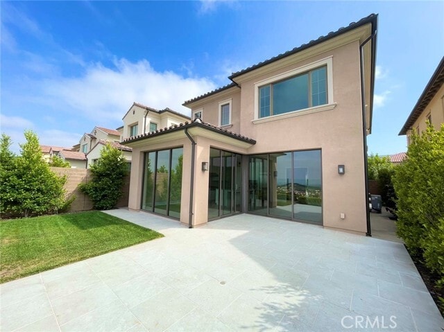 Building Photo - 110 Statura