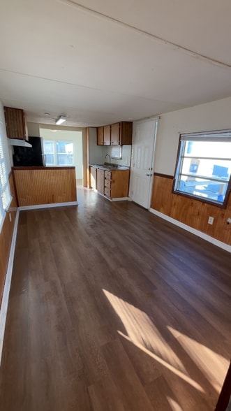 Building Photo - 1716 E Market Ave