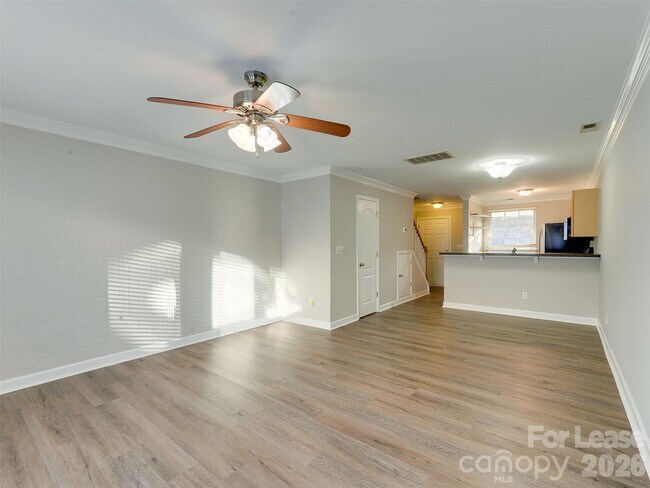 Building Photo - 1224 Green Oaks Ln