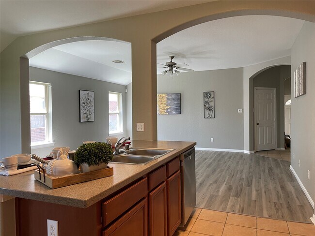 Building Photo - 5426 Rio Dr