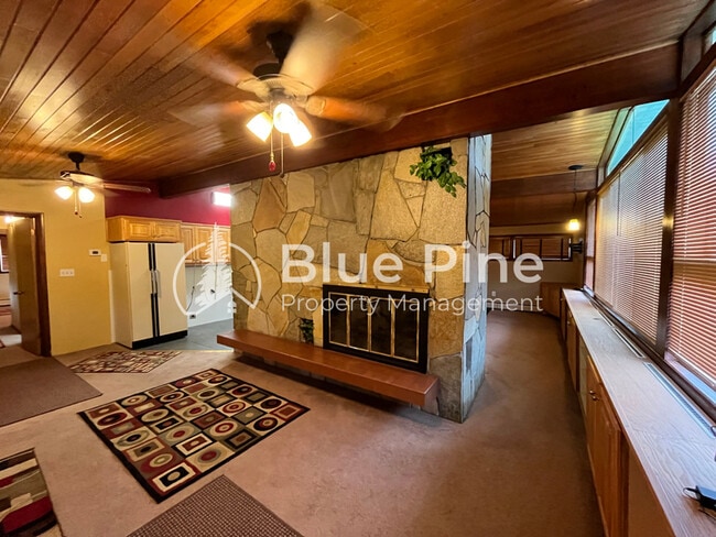 Building Photo - 755 9th St