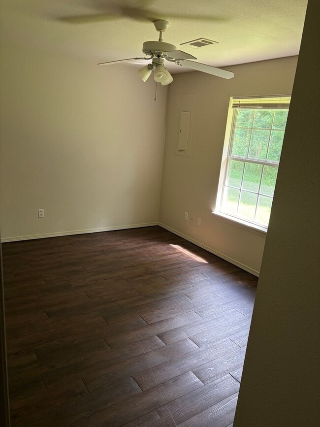 Building Photo - 1075 Grinnel Cir