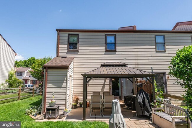 Building Photo - 994 Princeton Pl