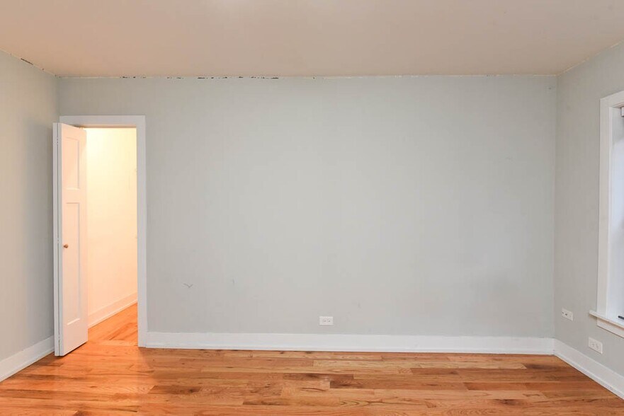 Building Photo - 553 W Arlington Pl