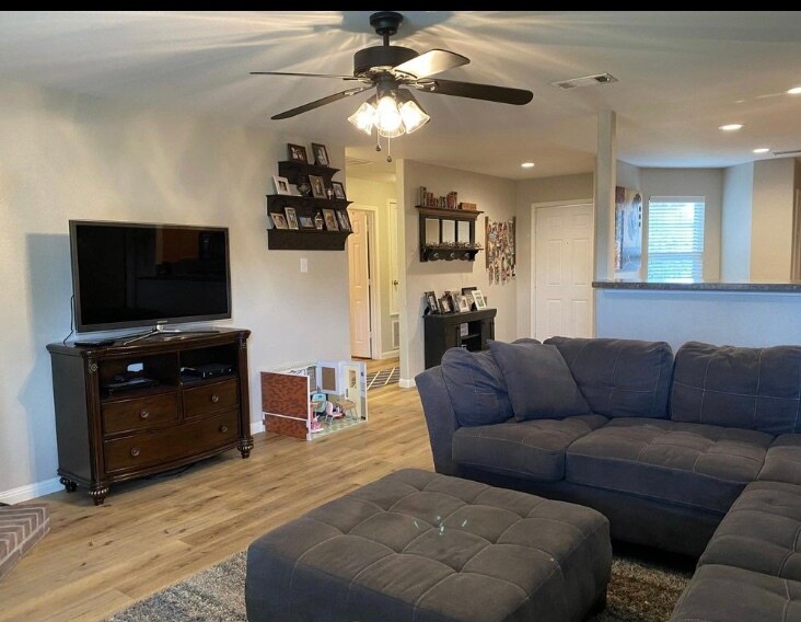 Building Photo - 118 Feverbush Dr