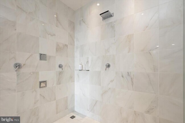 Building Photo - 100 Harborview Dr