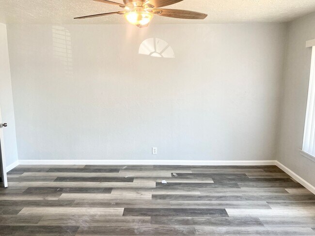 Building Photo - 3415-3417 E Terrace Ave