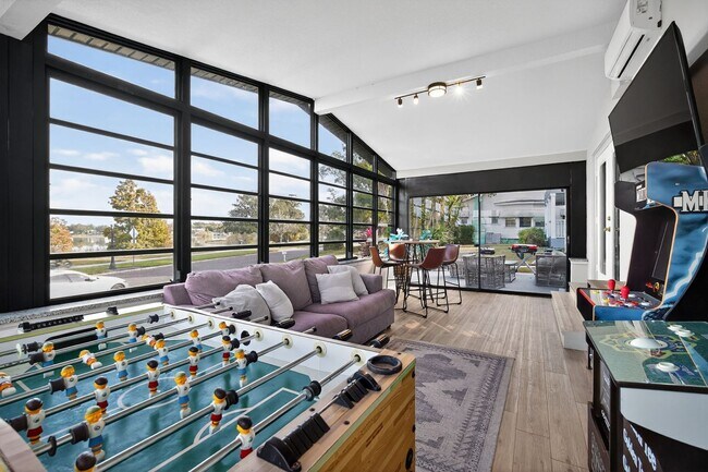 Building Photo - Discover lakeside living at its finest.