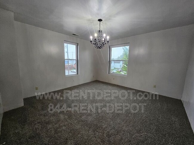 Building Photo - 901 N 2nd Ave