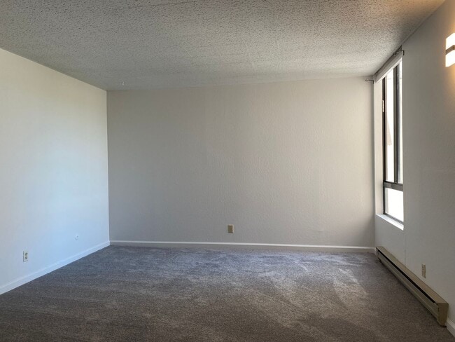 Building Photo - 2101 Shore Line Dr