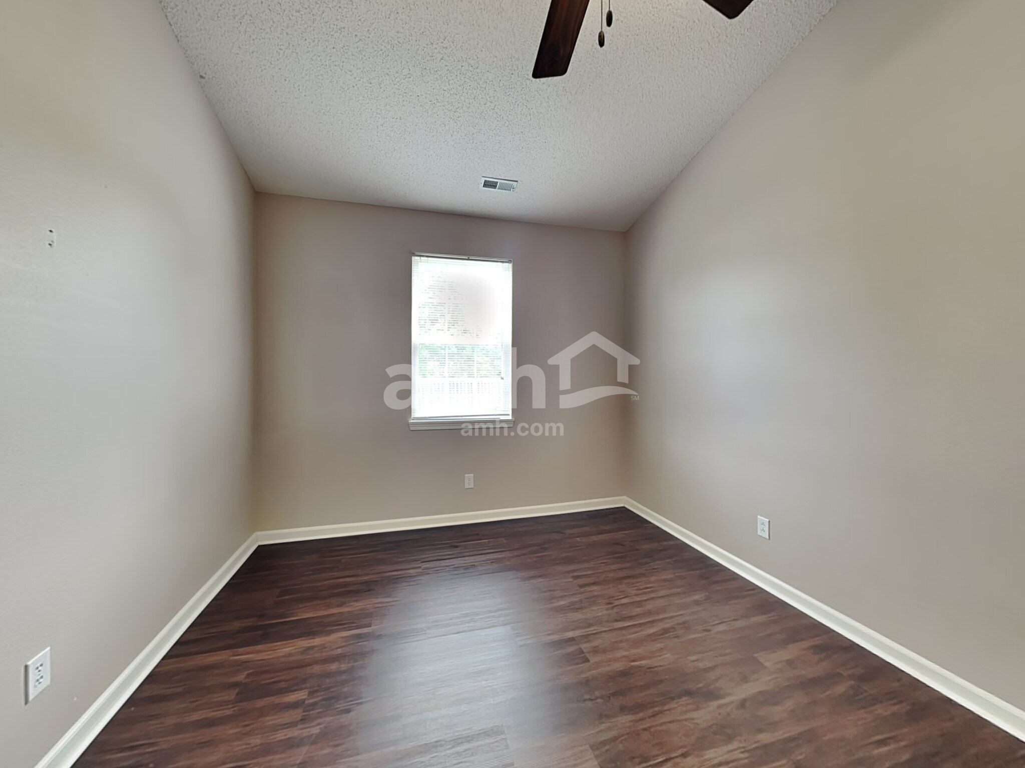 Building Photo - 5425 Wood Hollow Dr