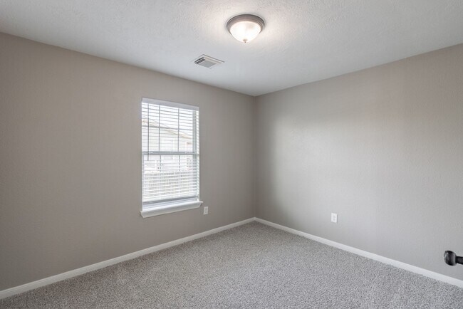 Building Photo - 725 10th St