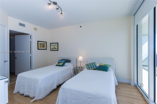 Building Photo - 1830 S Ocean Dr