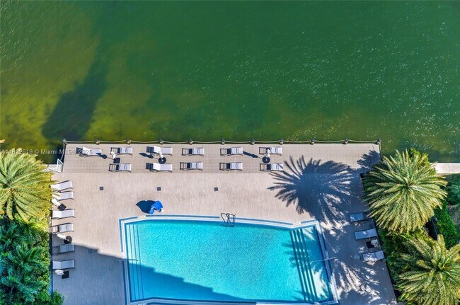 Building Photo - 2600 E Hallandale Beach Blvd