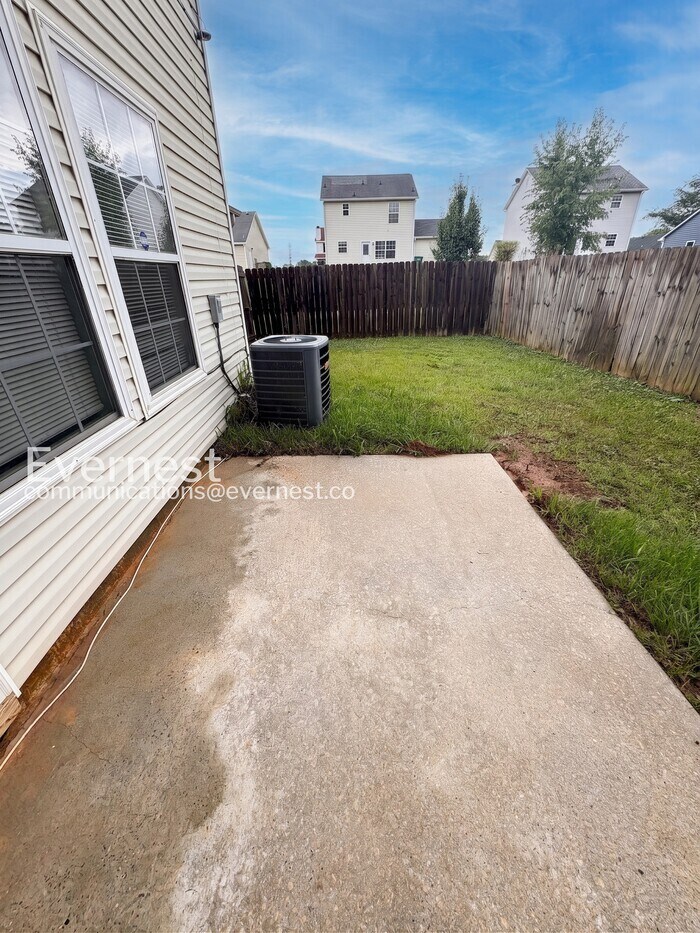 Building Photo - 9471 Bogey Ct