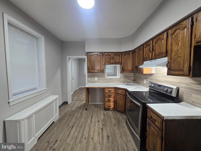 Building Photo - 2036 S 65th St