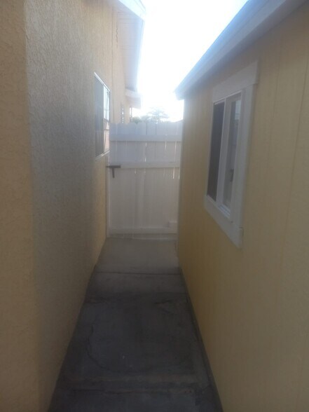 Building Photo - 4109 Live Oak St