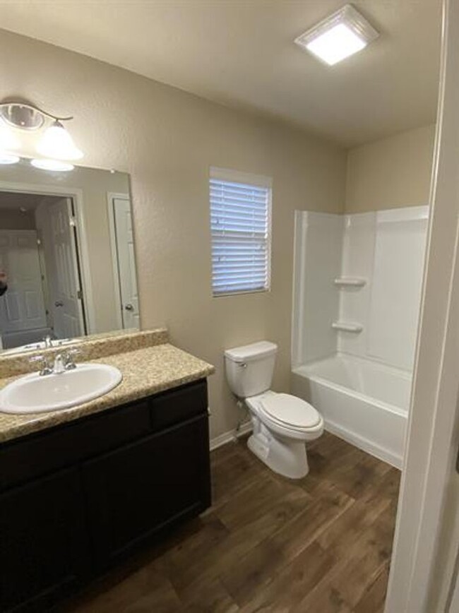 Building Photo - 1073 Meadows Edge Dr