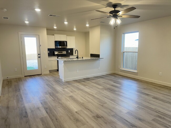 Building Photo - 510 E 23rd St