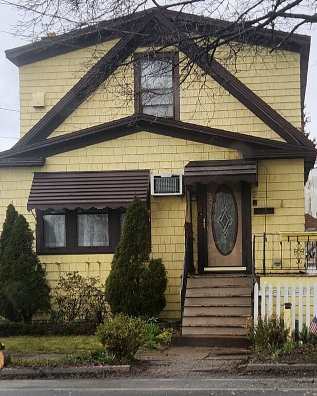Building Photo - 368 Sweeney St