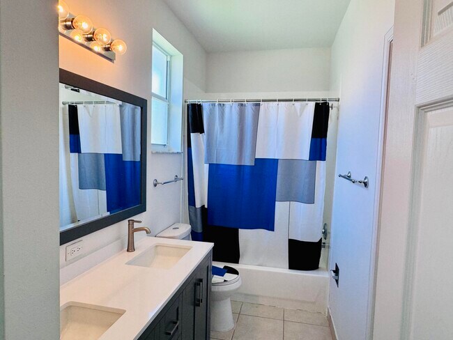 Building Photo - 9360 Cove Point Cir
