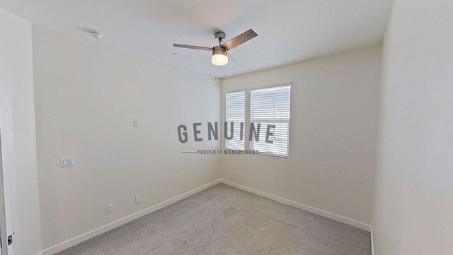 Building Photo - 3Bd 2.5Ba Townhouse w/Rooftop Deck