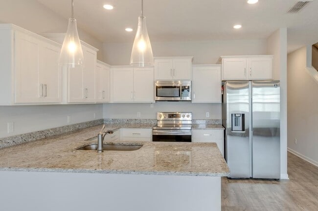 Building Photo - 4333 Doral Dr