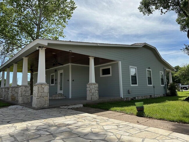 Building Photo - 1410 Field Store Rd