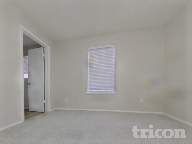 Building Photo - 6212 Douglas Dr