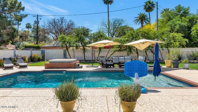 Building Photo - 1021 W Encanto Blvd