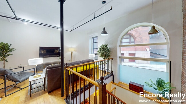 Building Photo - 19 Stanhope St