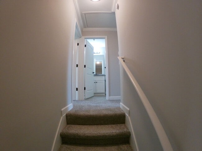 Building Photo - For Lease - Townhome. Hartsville, TN