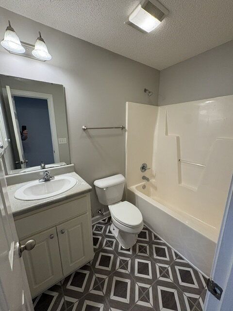 Building Photo - 1213B Price Dr